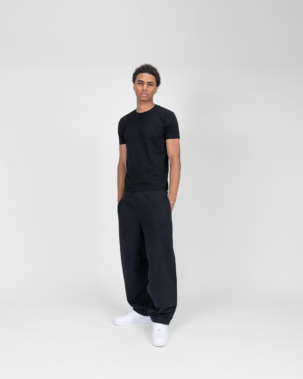 SLIM FIT T-SHIRT - BLACK