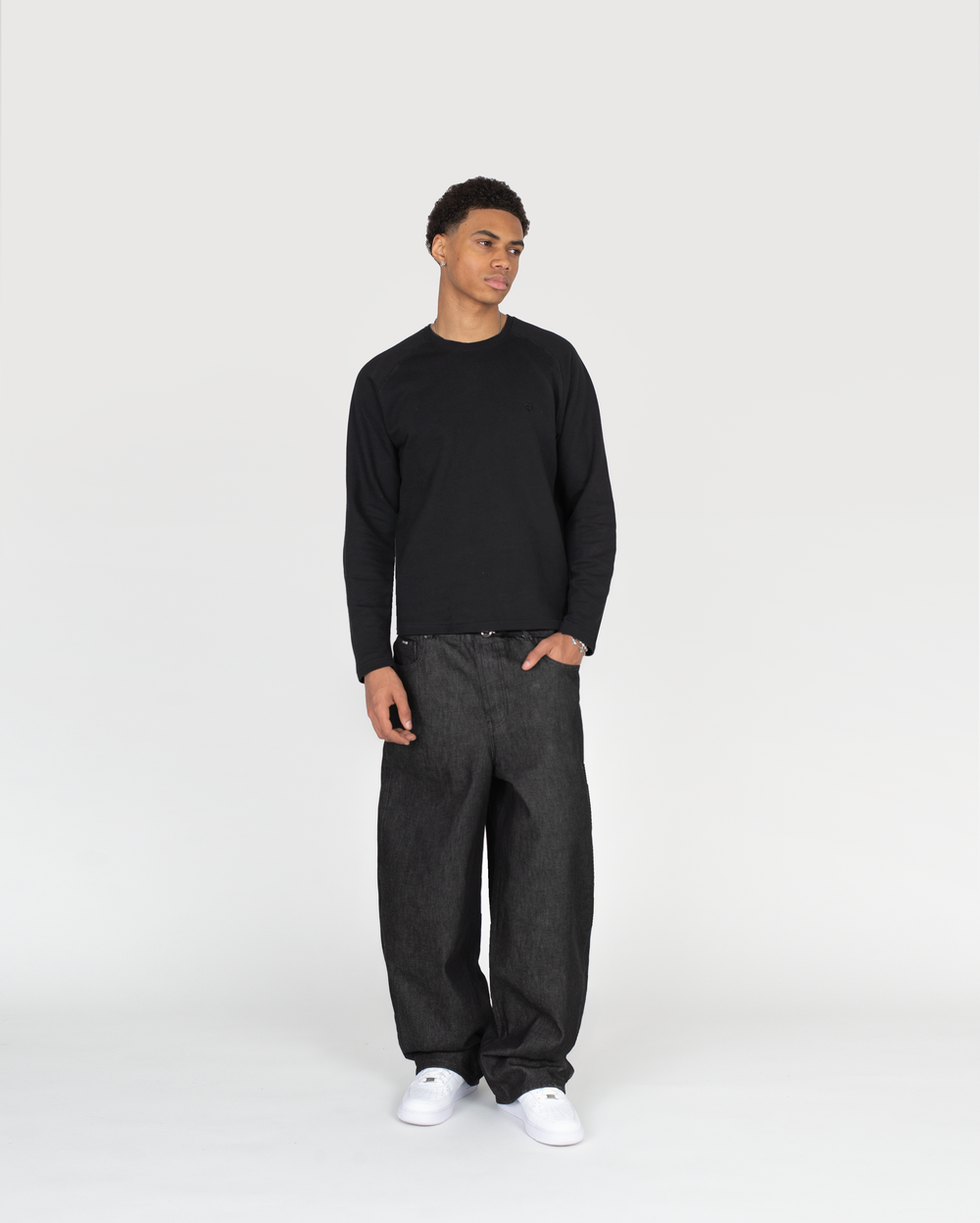 BLACK LONGSLEEVE